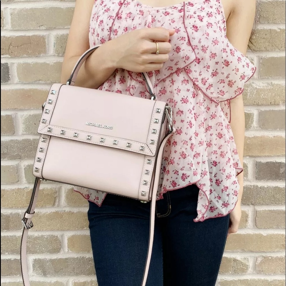 ‼️SALE‼️ 👜💕-Michael Kors Medium Messenger Bag - Picture 1 of 7
